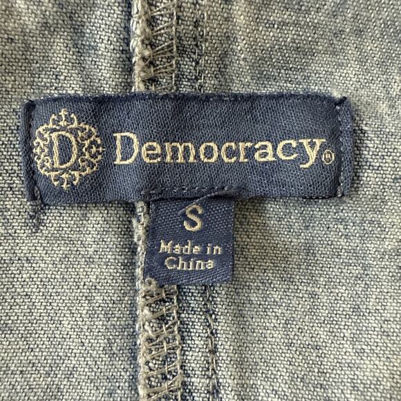 Democracy Women’s S Y2K Distressed Lightwash Denim Bomber Trucker Jacket 90s - Picture 3 of 9